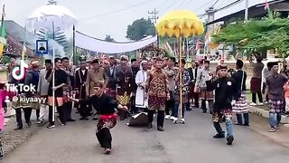Welcoming distinguished guests from Lampung traditions
