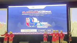 Lampung's traditional honorary dance in welcoming guests at the opening of an official event