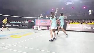 ENJAN BATMINTON BARENG LEYA