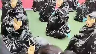 Tebak wajah anaknya hanya dengan melihat matanya saja