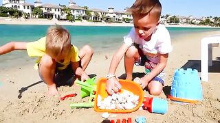 Vlad and Nikita pretend play with cooking toys(360P).