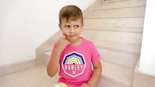 Diana Pretend Play Cooking with Kitchen Toys(360P).