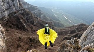 Highline _ Wingsuit Flight _ Italy.