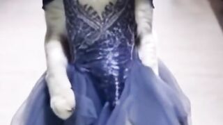 قطة تمشي