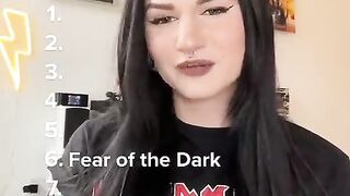 ELA ESTÁ COMPLETA PRA VOCÊ - IRON MAIDEN