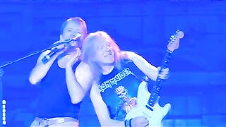 OBSERVEM COMO SE FAZ EM GRUPO - IRON MAIDEN