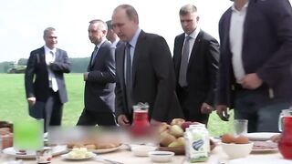 8_Minutes_of_Putin_Eating_Food