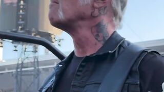 Olha o carinho da galera - METALLICA