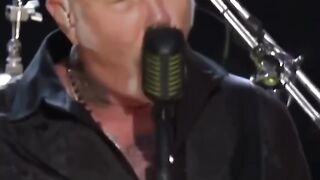METALLICA - AJUDADOS POR SIR ELTON JOHN