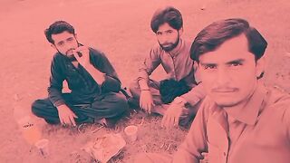 Dosto ka sath time pass krta hova