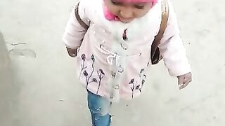 Is ko bi shok hy study krny ka nanhi bachi good baby.