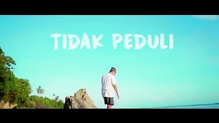 Tidak Peduli - Dj Qhelfin (Official Video Musik