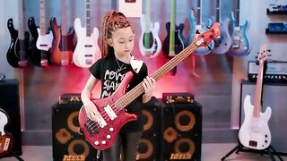 Ellen Alaverdyan (11yo) plays Muse - Hysteria (Bass Cover)