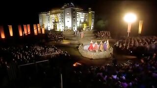 Celtic Woman - You Raise Me Up (and Concert Closing, live at the Slane Castle)