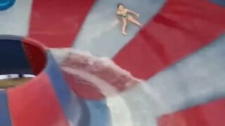 Waterpark Ini Terlihat Gila ????