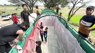 Pool Party In A Truck ???? - Truck Ke Andar Swimming Pool Bana Diya ???? ???? - Crazy Amount Of Fun ????
