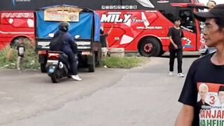 Bus telolet//telolet baauri