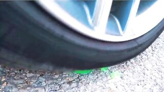 Esmagando coisas crocantes e macias de carro! EXPERIMENTE CARRO vs BALÃO FANTA GIGANTE
