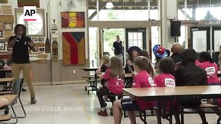Sen. Stabenow shows support for Biden during first lady’s visit to Michigan