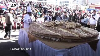 Chefs prepare giant 'Sandwich de Chola' in Bolivia in a bid to break the world record