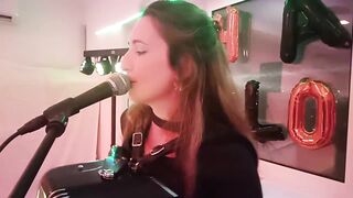 Neuza Guerreiro a grande artista de acordion com muito talento.
