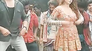 This is how Ragini Dwivedi danced with Gajarama Hero_#ragini #raginidwivedi. 2