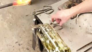 FROM MOLTEN FIRE TO FROSTY BREWS: THE MAGIC OF GLASSBLOWN BEER MUGS