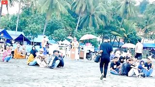 JOGET TIKTOK VIRAL DI PANTAI.. NGAKAK PARAH