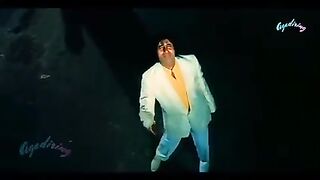 De de pyar de Amitabh bachpan