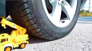 Esmagando coisas crocantes e macias de carro! EXPERIMENTE CAR vs PEPSI