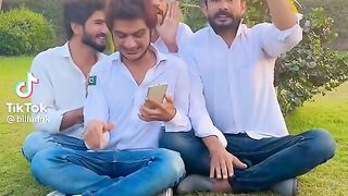 بیلو کا چہرا کس طرح کا ہے
