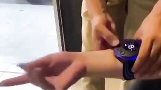 Spiderman finger????