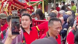 Sejit Ceremony at Tek Hay Kiong Tegal June 2024. Ban Eng Bio Stretcher on the street.