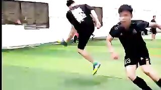 Cách_đi_bóng_dính_chân_như_Messi!__#actionc_#short_#football_#footballshorts(360p).