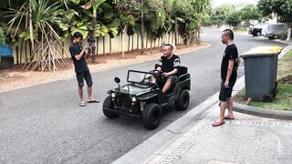 sule bikin konten naek mini jip