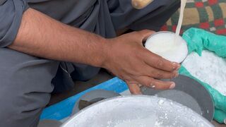 200 سال پرانا آرگینک فوڈ ساگ مکئی کی روٹی لسی