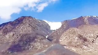 THRILLING AVALANCHE SURVIVAL