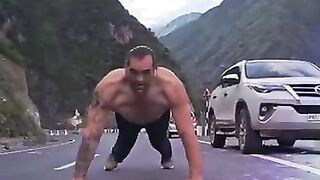 Wrestling Icon 'The Great Khali' Performs Push-Ups On Highway