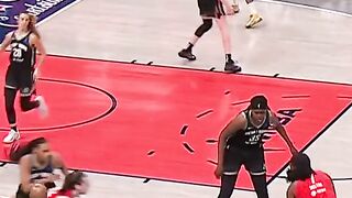 Caitlin Clark had a historic performance in Indiana’s win over the #1 New York Liberty ⬇️