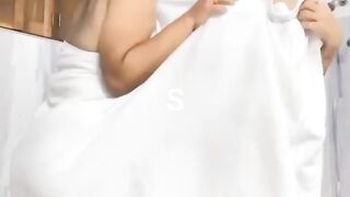 सारे कपड़े ही उतार दिए।????????