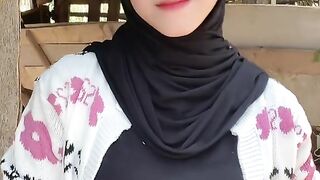 beautiful hijab-wearing woman playing tik tok 5