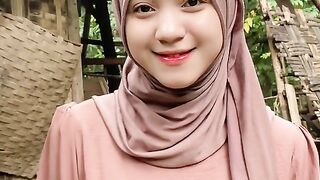 beautiful hijab-wearing woman playing tik tok 6