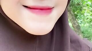 beautiful hijab-wearing woman playing tik tok 7