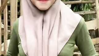 beautiful hijab-wearing woman playing tik tok 9