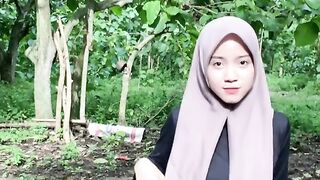 beautiful hijab-wearing woman playing tik tok 14