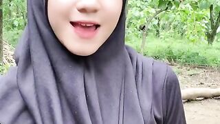 beautiful hijab-wearing woman playing tik tok 15