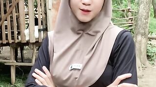 beautiful hijab-wearing woman playing tik tok 24
