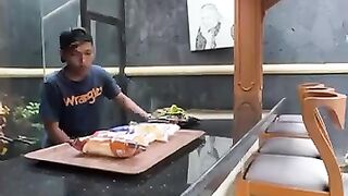 TUKIDI BELI ROTI