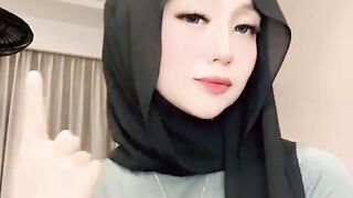 women wearing headscarves rocking tik tok 2