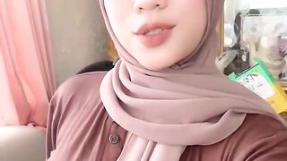 women wearing headscarves rocking tik tok 3